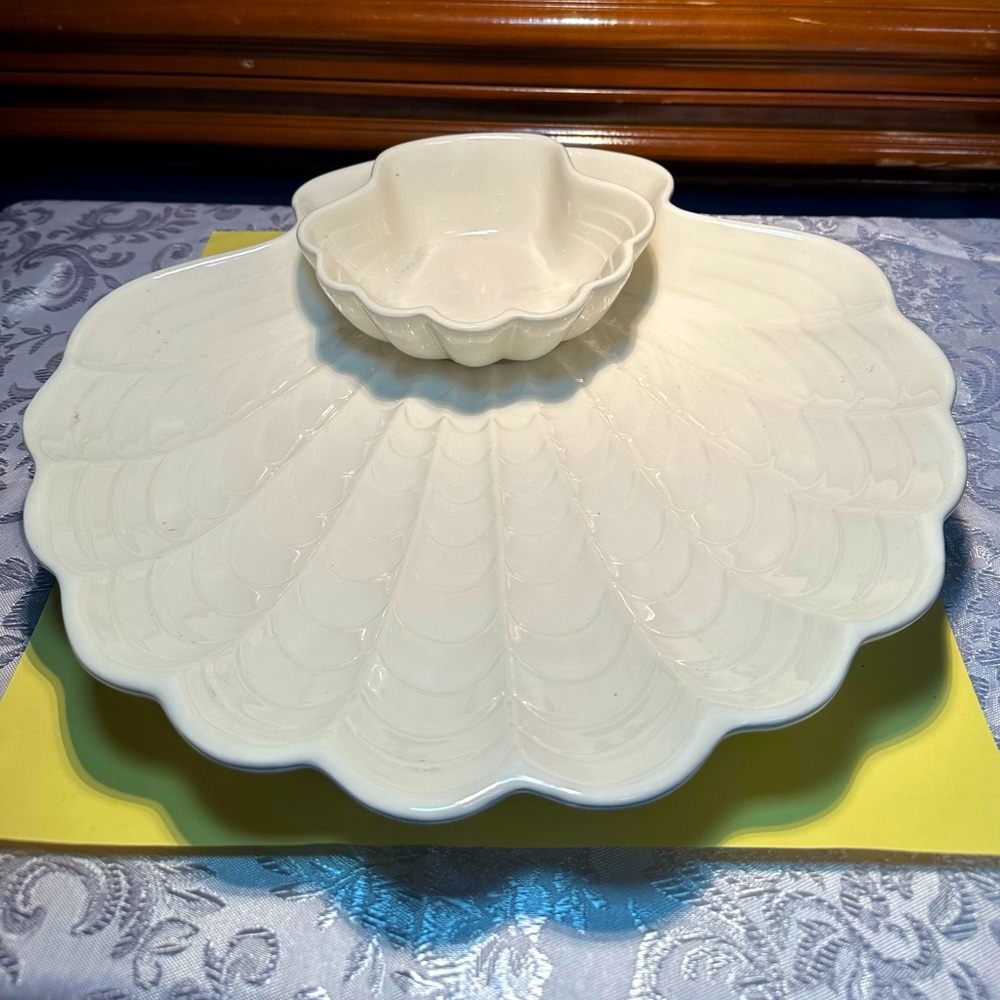 Vintage Treasure Craft USA White Shell Pottery Large Chip And Bowl Set